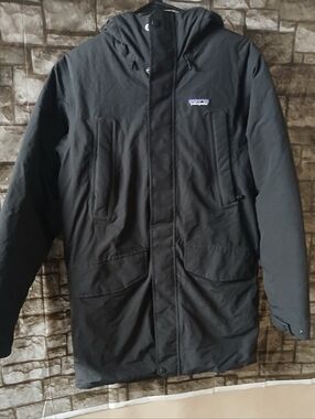 Patagonia Men's  Black Hooded   Puffer Jacket